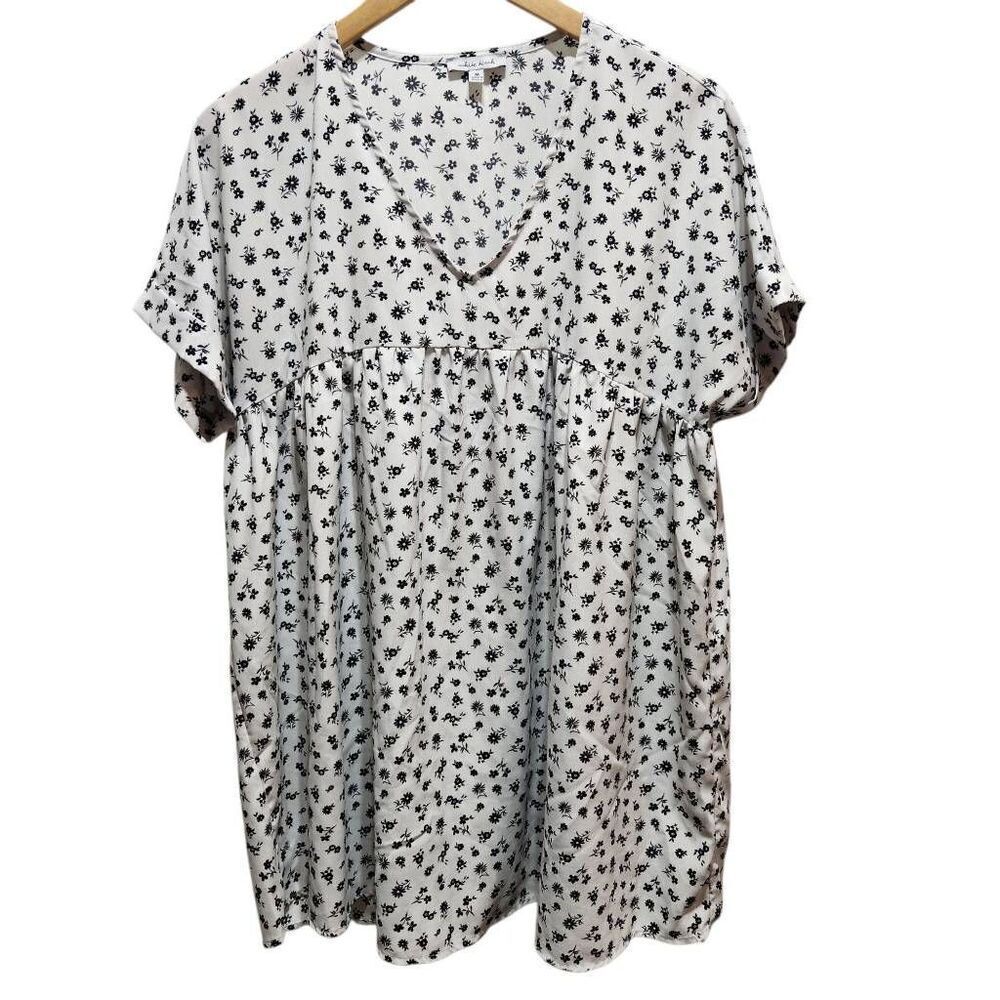 White Birch floral print v neck babydoll top white black Size‎ medium oversized